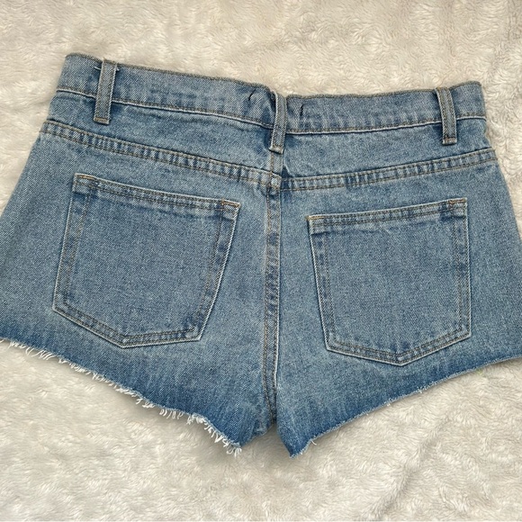 Women Jean short forever 21 ( USED )with beautiful flowers 💐 - Picture 4 of 7
